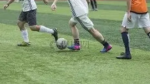 马伊琍陪伴7岁女儿学舞，细心装扮女儿风采