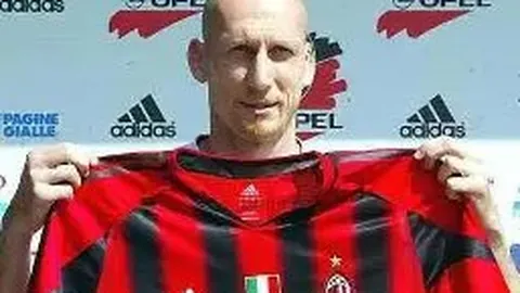 林妙可晒照引关注，粉丝热议：原来是她爸爸！